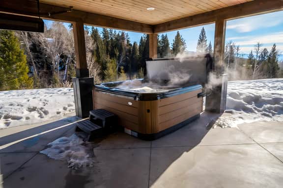 Mountain Modern Retreat w/Hot Tub